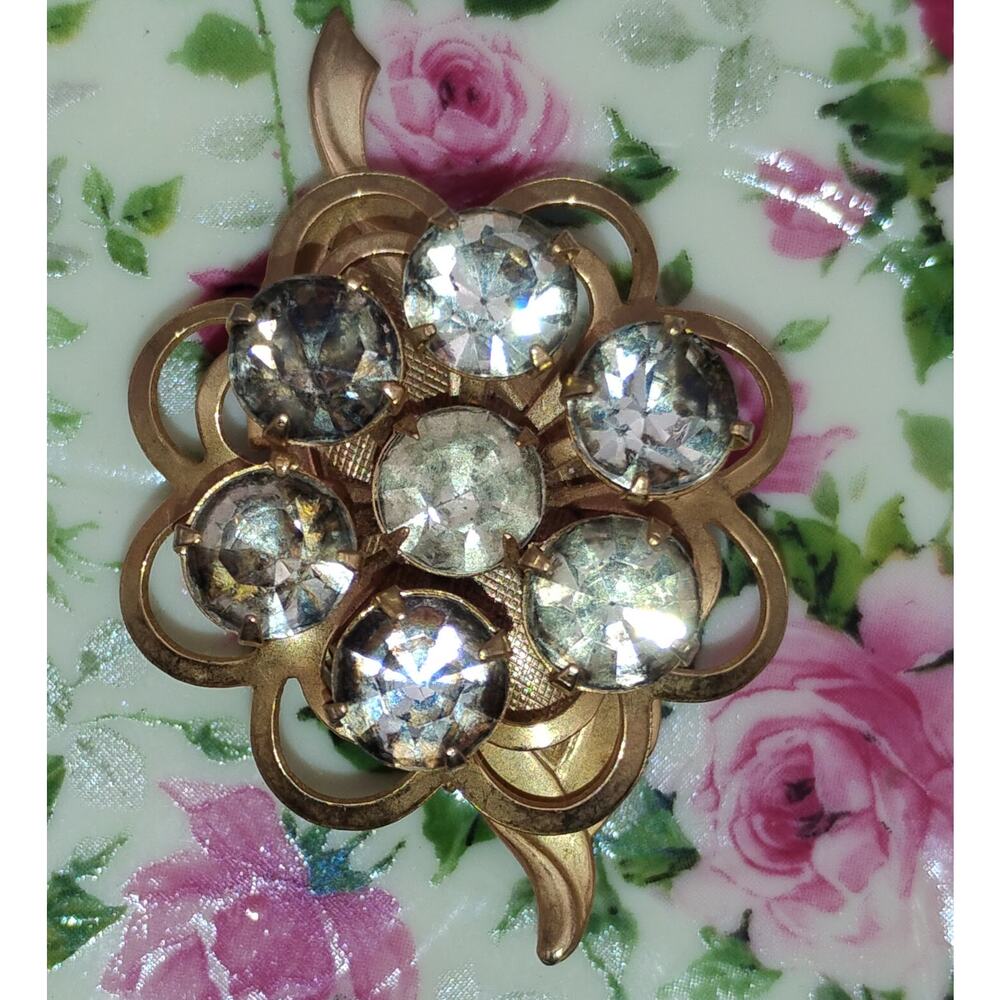Vintage 1950s–1960s Gold Tone Rhinestone Flower Brooch